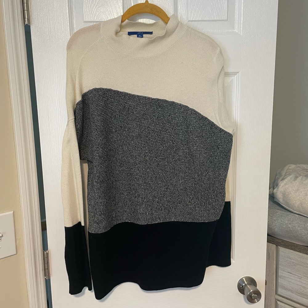 Apt 9 White gray and black mock neck sweater